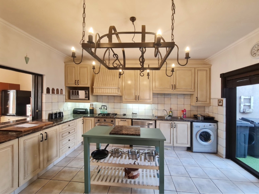 To Let 3 Bedroom Property for Rent in Estate D Afrique North West